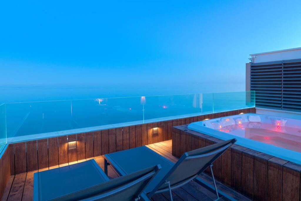 Ferienwohnung D&R Penthouse On The Beach Málaga Exterior foto