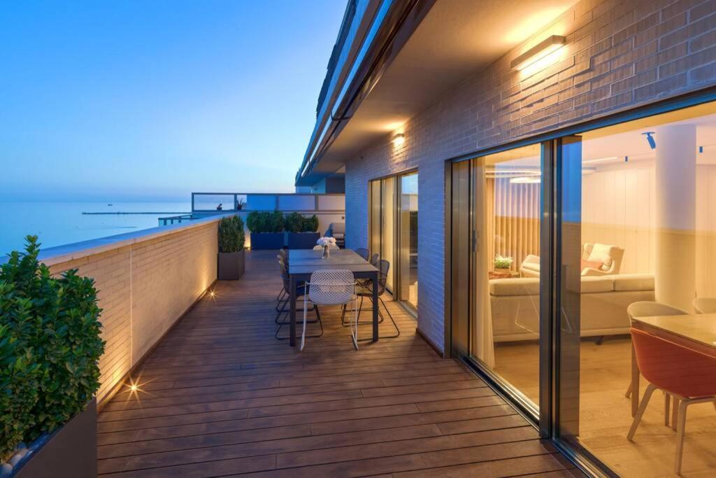 Ferienwohnung D&R Penthouse On The Beach Málaga Exterior foto