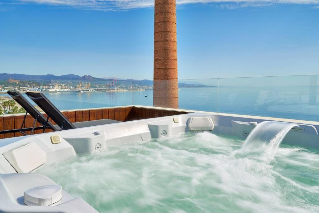 Ferienwohnung D&R Penthouse On The Beach Málaga Exterior foto